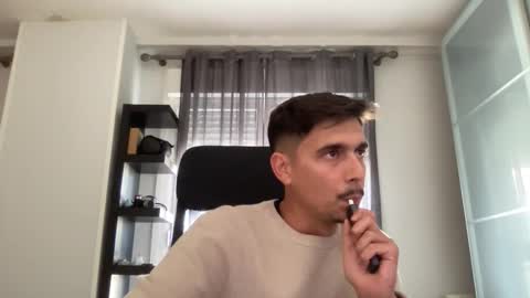 Aaron online show from October 16, 2025, 1:56 pm