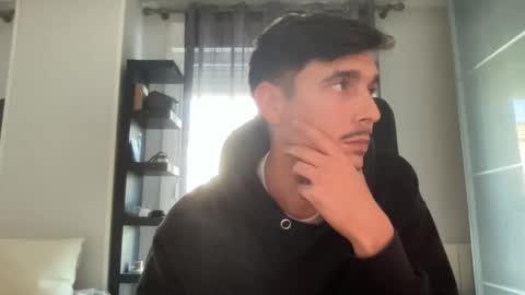 Snapshot of matahavi chatting on December 17, 2025, 3:29 pm Aaron online show from December 17, 2025, 3:29 pm