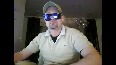 Snapshot of matcelpb1987 chatting on December 16, 2024, 4:23 am Marcel online show from December 16, 2024, 4:23 am