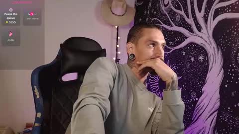 Mateo online show from November 3, 2025, 11:48 pm