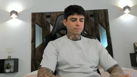 mateo_dilucajs1 online show from October 5, 2025, 7:45 pm