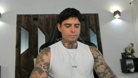 mateo_dilucajs1 online show from October 14, 2025, 8:31 pm
