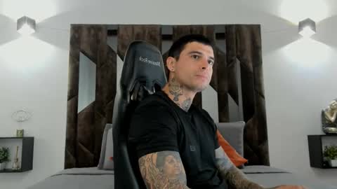 mateo_dilucajs1 online show from November 30, 2025, 7:40 pm