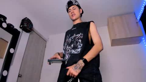 mateo_escobar online show from September 12, 2025, 12:44 am