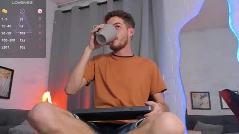 Snapshot of mateo_hunter chatting on November 17, 2025, 12:05 am MATEO HUNTER online show from November 17, 2025, 12:05 am