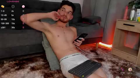 Snapshot of mateo_hunter chatting on November 21, 2025, 11:36 pm MATEO HUNTER online show from November 21, 2025, 11:36 pm