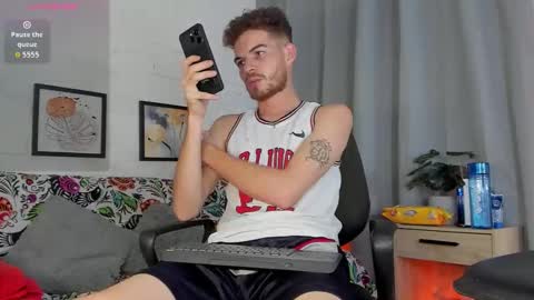 Snapshot of mateo_hunter chatting on December 14, 2025, 8:52 am MATEO HUNTER online show from December 14, 2025, 8:52 am