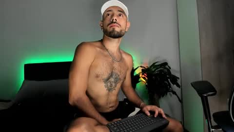 Snapshot of mateobaer_ chatting on January 18, 2026, 3:32 am Mateo Baer online show from January 18, 2026, 3:32 am