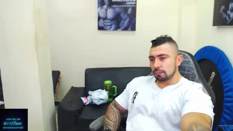 Snapshot of mateosexyhot22 chatting on November 19, 2025, 5:57 pm Mateo online show from November 19, 2025, 5:57 pm