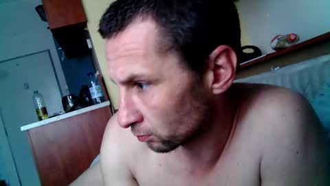 mates1982 online show from April 15, 2026, 7:37 am