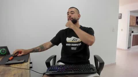 Matheus     online show from November 28, 2025, 4:31 pm