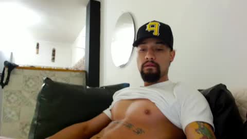 STRURIBE ON INSTAGRAM online show from January 15, 2025, 11:32 am