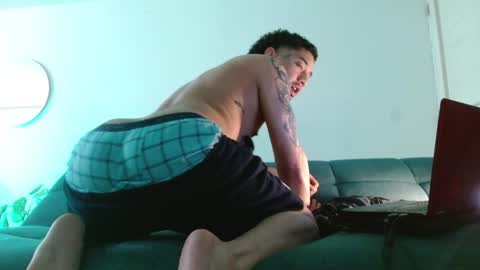 STRURIBE ON INSTAGRAM online show from February 14, 2026, 10:06 pm