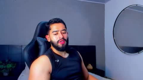 Mathew Flintt  online show from November 27, 2025, 10:01 pm