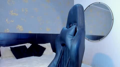 Mathew Flintt  online show from December 19, 2025, 9:33 pm