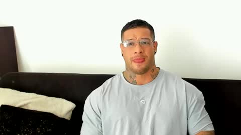 Snapshot of mathews_roses chatting on September 24, 2025, 6:00 pm Marck Mathews online show from September 24, 2025, 6:00 pm