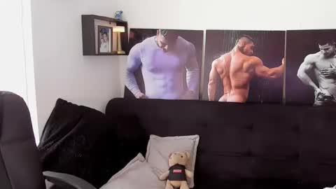 Snapshot of mathews_roses chatting on November 21, 2025, 12:04 pm Marck Mathews online show from November 21, 2025, 12:04 pm