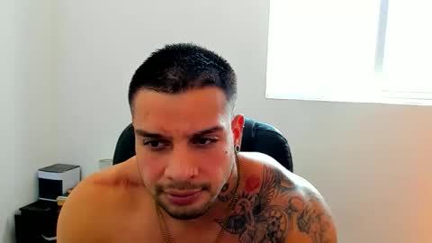 Snapshot of mathews_roses chatting on December 16, 2025, 3:39 pm Marck Mathews online show from December 16, 2025, 3:39 pm