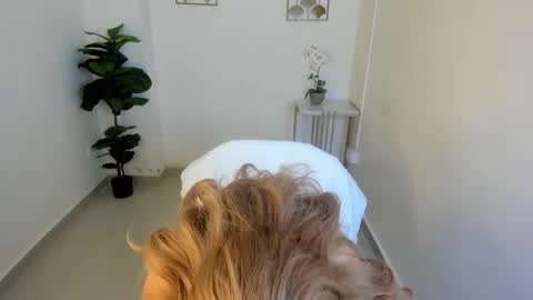 Mathilde  online show from November 30, 2025, 3:43 am