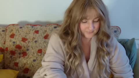 mathilde_solveig online show from December 15, 2024, 12:28 pm