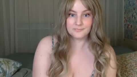 mathilde_solveig online show from December 30, 2024, 3:35 pm