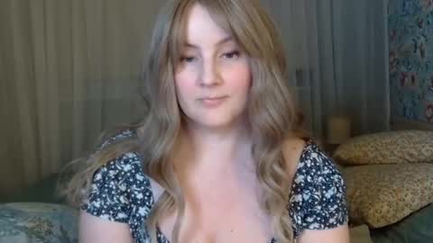 mathilde_solveig online show from December 31, 2024, 3:31 pm