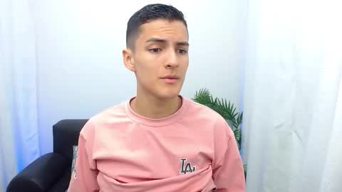 Snapshot of matiius18 chatting on November 9, 2025, 1:42 pm Matias online show from November 9, 2025, 1:42 pm