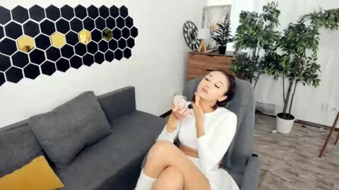 Kate online show from December 21, 2025, 9:05 am