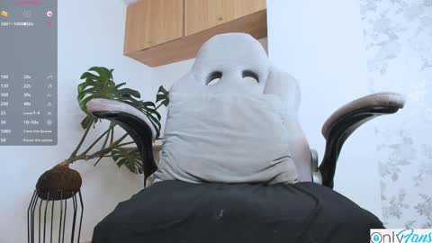 Snapshot of matteo_777 chatting on February 14, 2025, 12:19 am Mateo online show from February 14, 2025, 12:19 am