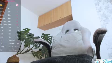 Snapshot of matteo_777 chatting on March 11, 2025, 12:33 am Mateo online show from March 11, 2025, 12:33 am