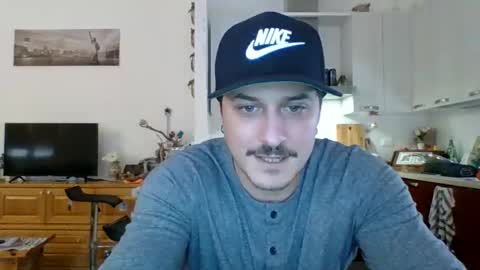 Snapshot of matteushh87 chatting on February 17, 2025, 8:52 am matteushh87 online show from February 17, 2025, 8:52 am