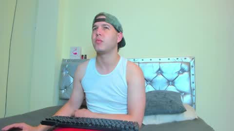 Snapshot of matthew_gill chatting on May 1, 2026, 11:59 am matthewlatinc online show from May 1, 2026, 11:59 am