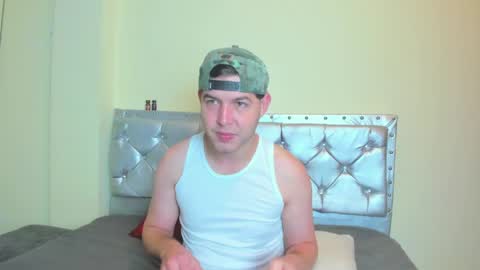 Snapshot of matthew_gill chatting on May 3, 2026, 12:44 pm matthewlatinc online show from May 3, 2026, 12:44 pm