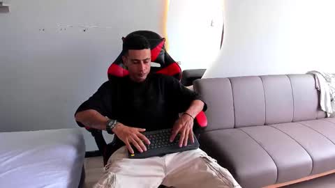 Snapshot of matthewcullenn chatting on December 3, 2025, 7:56 pm Matthew online show from December 3, 2025, 7:56 pm