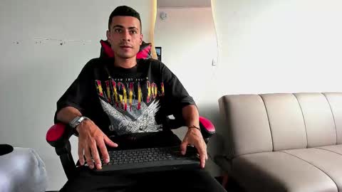 Snapshot of matthewcullenn chatting on December 5, 2025, 7:43 pm Matthew online show from December 5, 2025, 7:43 pm