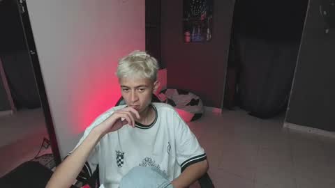 mattias     online show from March 4, 2025, 5:21 am