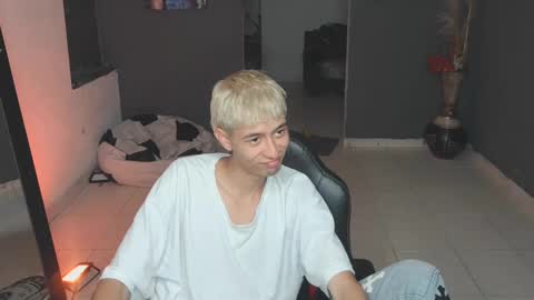 mattias     online show from March 10, 2025, 11:16 pm