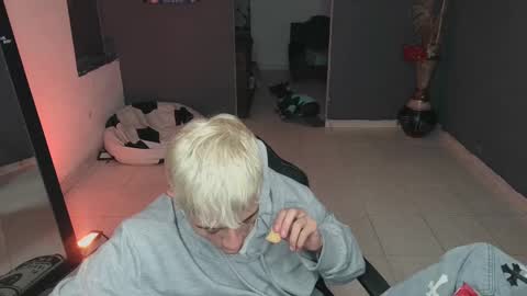 mattias     online show from March 11, 2025, 2:21 am