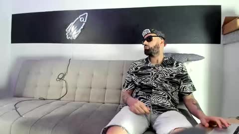 Snapshot of mattxfeet chatting on February 4, 2025, 8:28 pm Matt online show from February 4, 2025, 8:28 pm