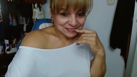 Cecilia online show from November 28, 2025, 7:49 pm