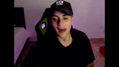 Snapshot of matwfoxx chatting on January 8, 2025, 12:38 am matwfoxx online show from January 8, 2025, 12:38 am