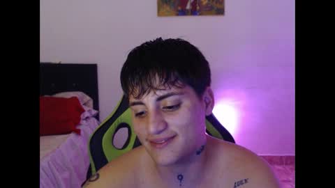 Snapshot of matwfoxx chatting on February 22, 2025, 12:05 am matwfoxx online show from February 22, 2025, 12:05 am