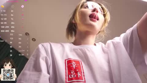 Snapshot of maudhaskell chatting on December 15, 2025, 4:22 pm Lily online show from December 15, 2025, 4:22 pm