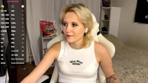 Snapshot of maudhendry chatting on September 15, 2025, 4:18 pm Mia online show from September 15, 2025, 4:18 pm