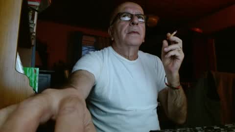 Snapshot of mauriceandre chatting on December 9, 2024, 11:47 am Maurice online show from December 9, 2024, 11:47 am