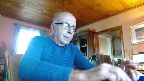 Snapshot of mauriceandre chatting on December 16, 2024, 4:05 pm Maurice online show from December 16, 2024, 4:05 pm