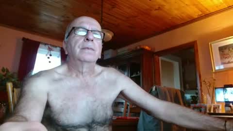 Snapshot of mauriceandre chatting on December 17, 2024, 12:54 pm Maurice online show from December 17, 2024, 12:54 pm