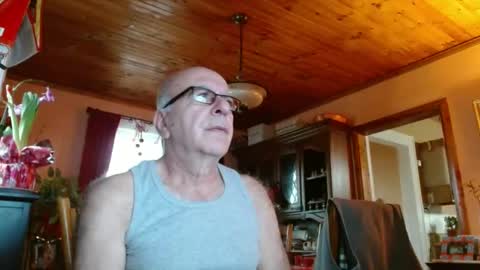 Snapshot of mauriceandre chatting on December 24, 2024, 1:06 pm Maurice online show from December 24, 2024, 1:06 pm