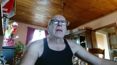 Snapshot of mauriceandre chatting on January 1, 2025, 2:20 pm Maurice online show from January 1, 2025, 2:20 pm