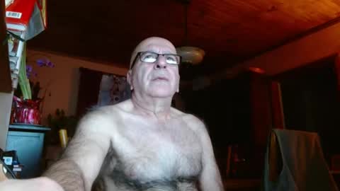 Snapshot of mauriceandre chatting on January 19, 2025, 11:45 am Maurice online show from January 19, 2025, 11:45 am